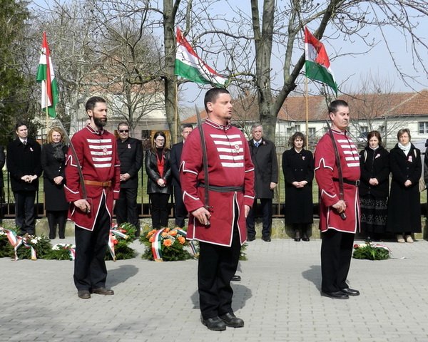 2017. március 15. 52